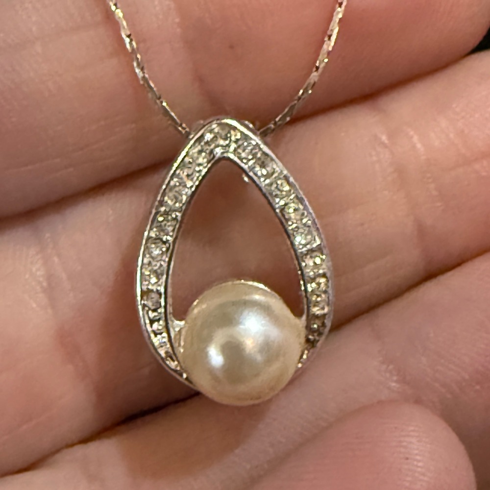 Silver Tone Faux Pearl Crystal Teardrop Pendant Necklace 24 Inch Chain Classic